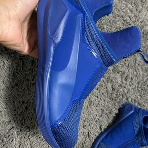 Used Puma sneaker in blue, text me to workout a price